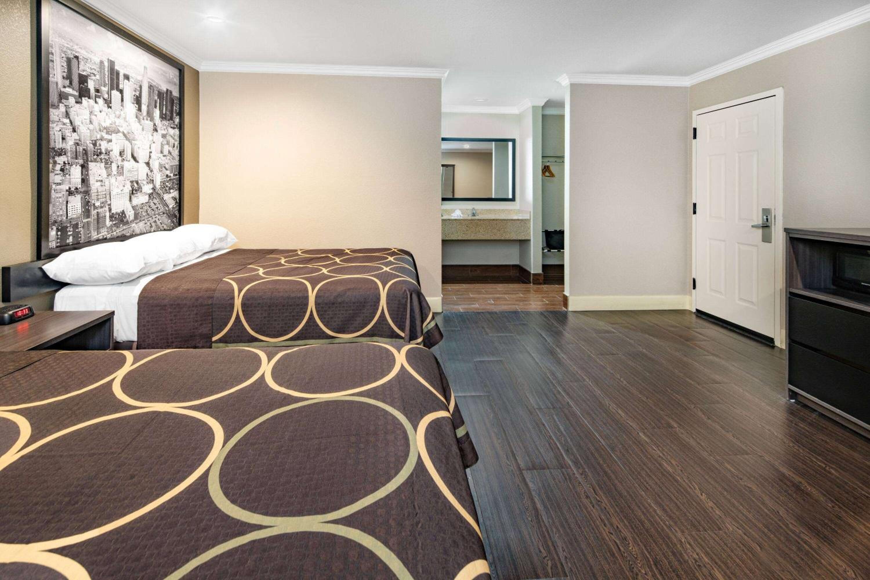 North Hollywood Vacations - Super 8 by Wyndham North Hollywood - Property Image 11