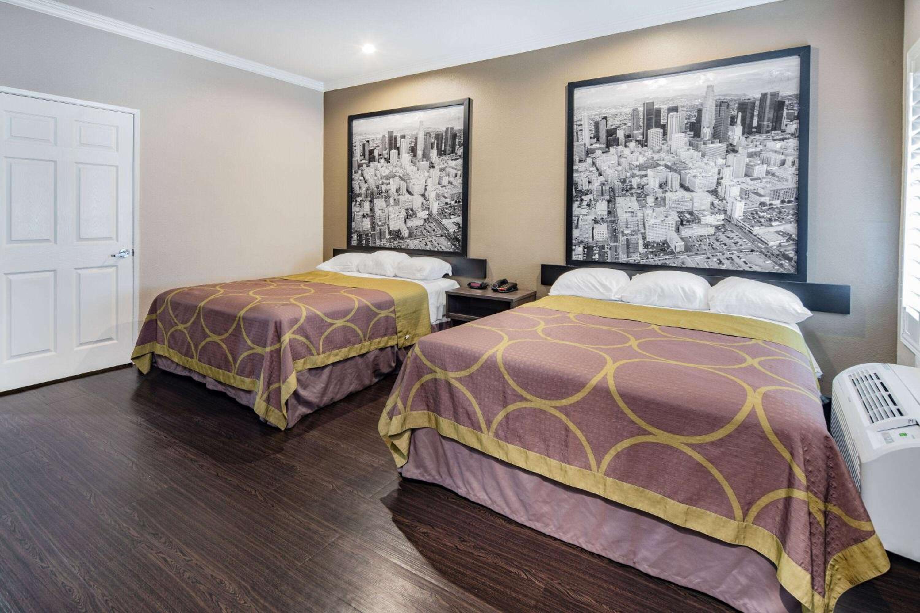 North Hollywood Vacations - Super 8 by Wyndham North Hollywood - Property Image 10