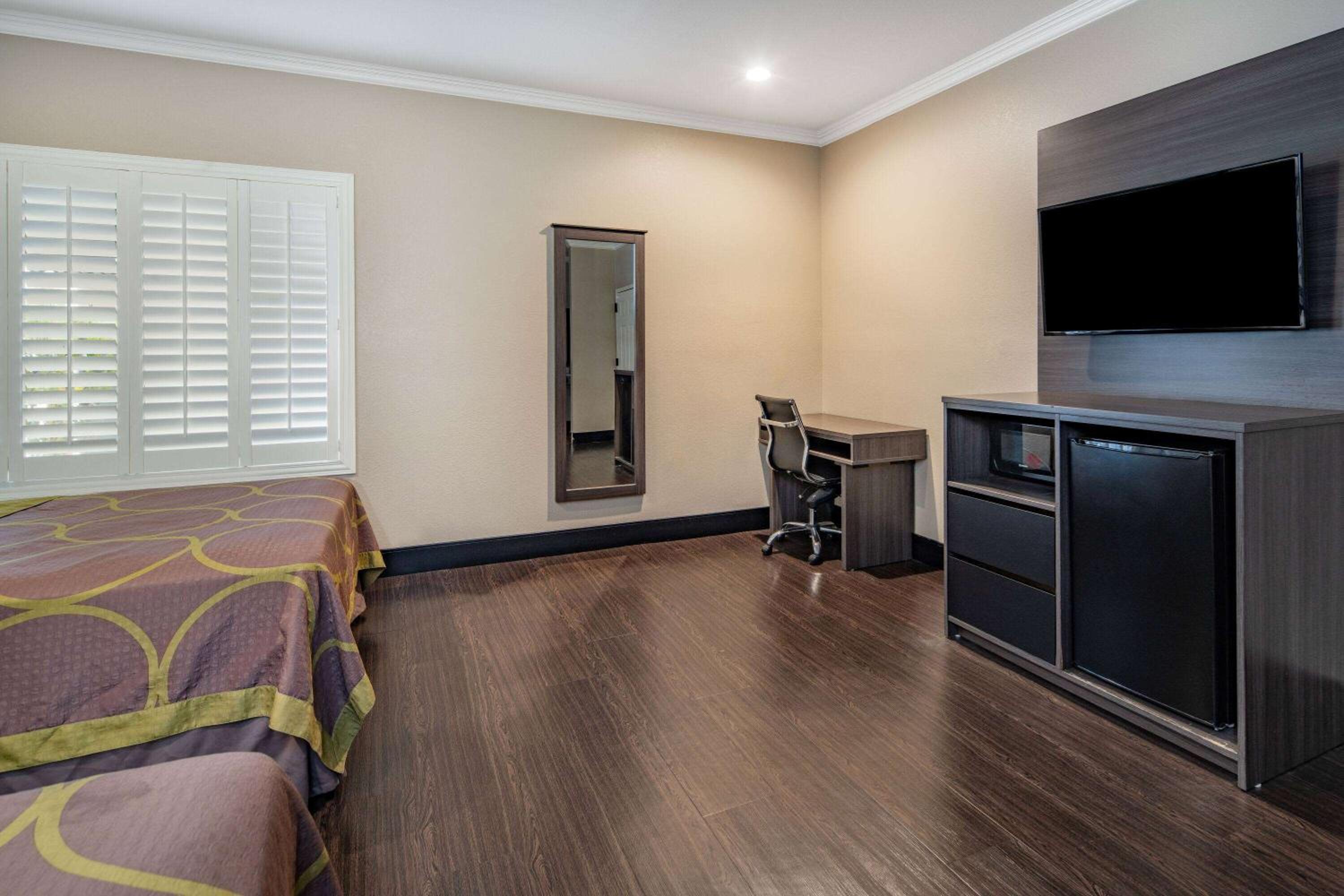 North Hollywood Vacations - Super 8 by Wyndham North Hollywood - Property Image 8