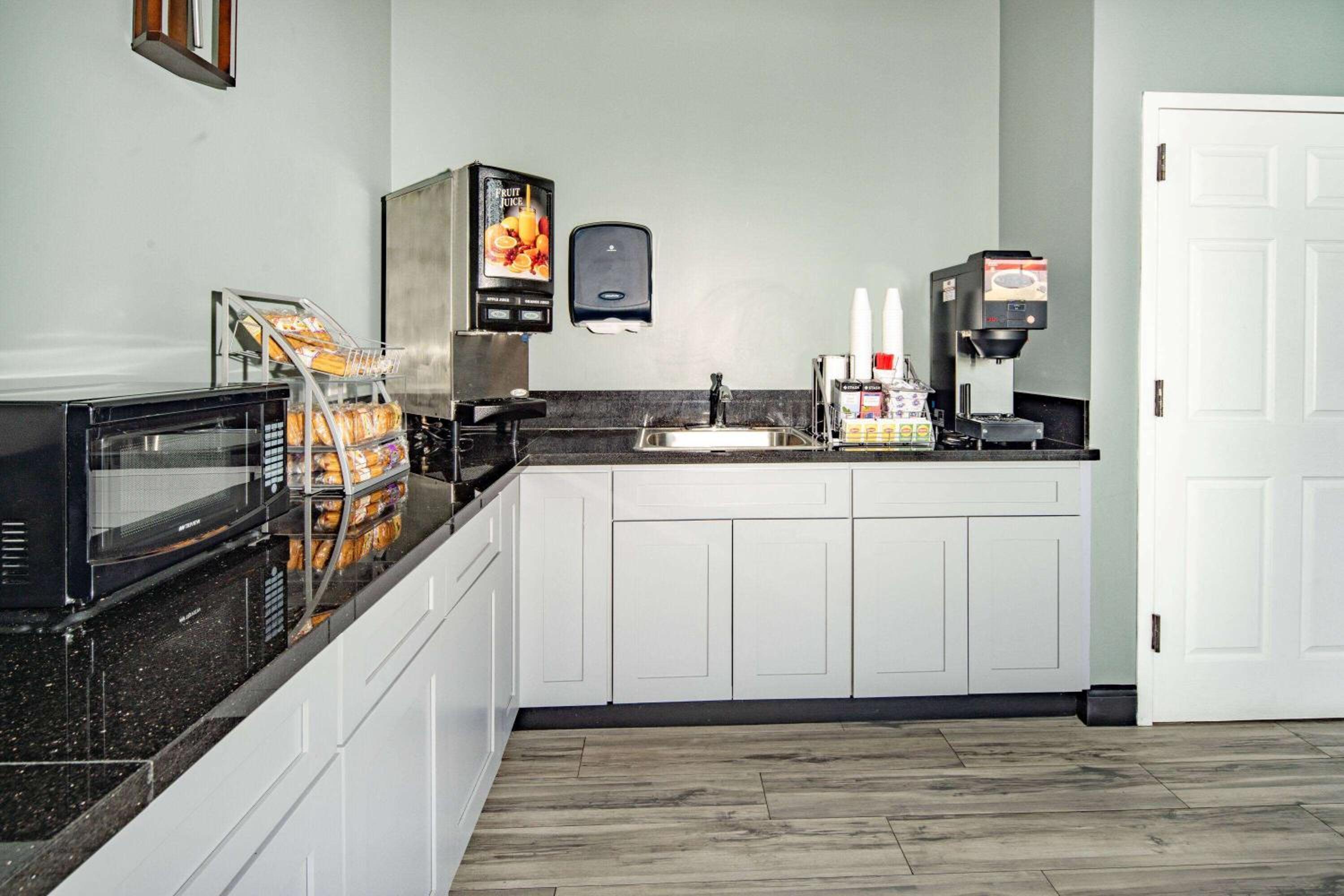 North Hollywood Vacations - Super 8 by Wyndham North Hollywood - Property Image 7