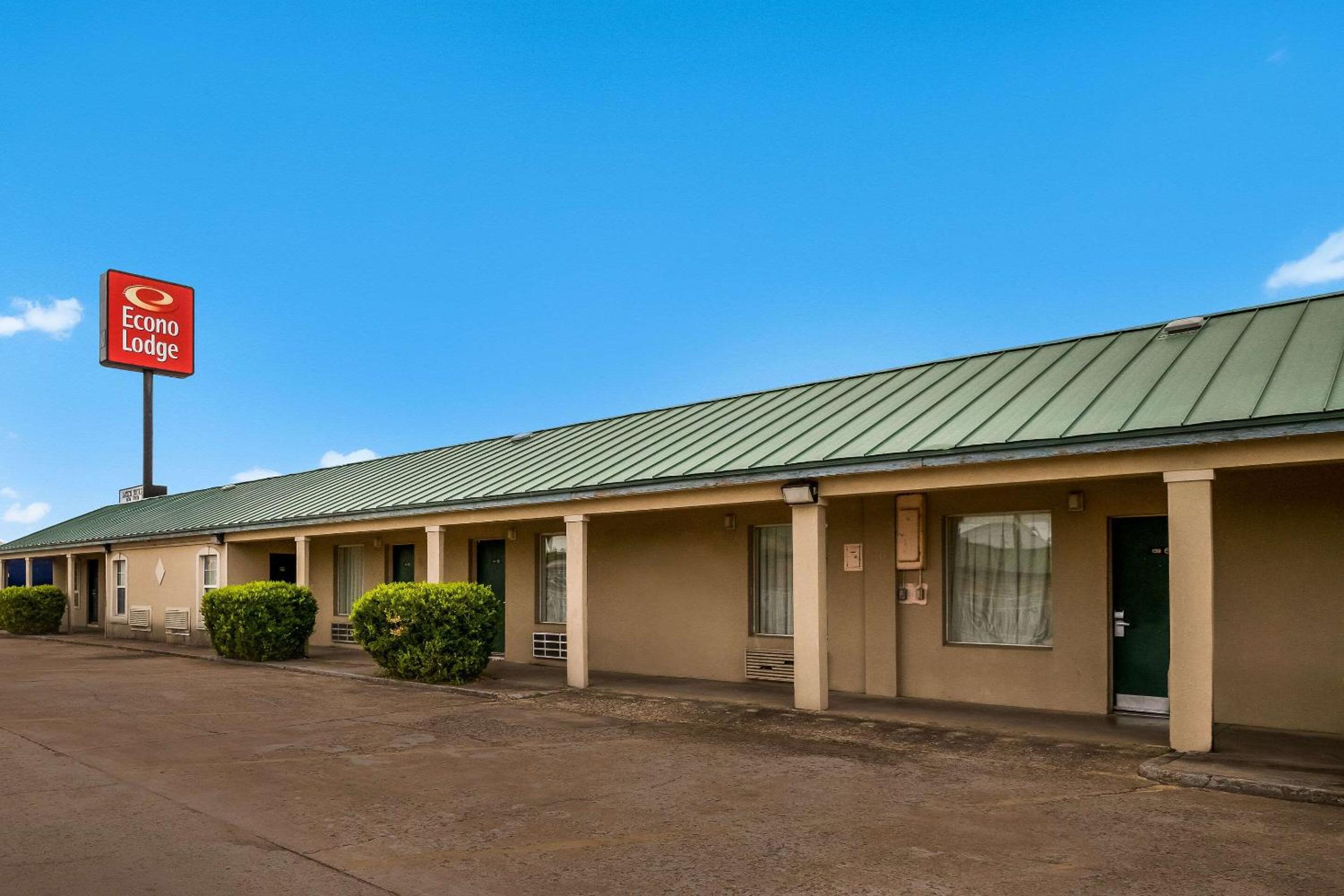 Bartlesville Vacations - Econo Lodge Bartlesville Hwy 75 - Property Image 2