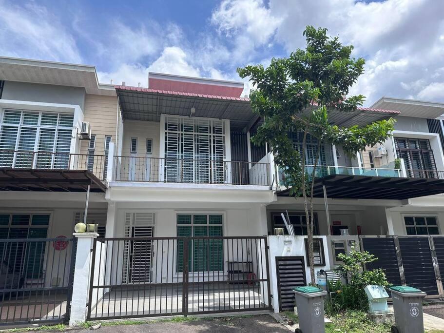 11 Austin 5mins to AICC Long Sing HeLiXuan Yi Jia PeiKin Restaurant Opposite HSI