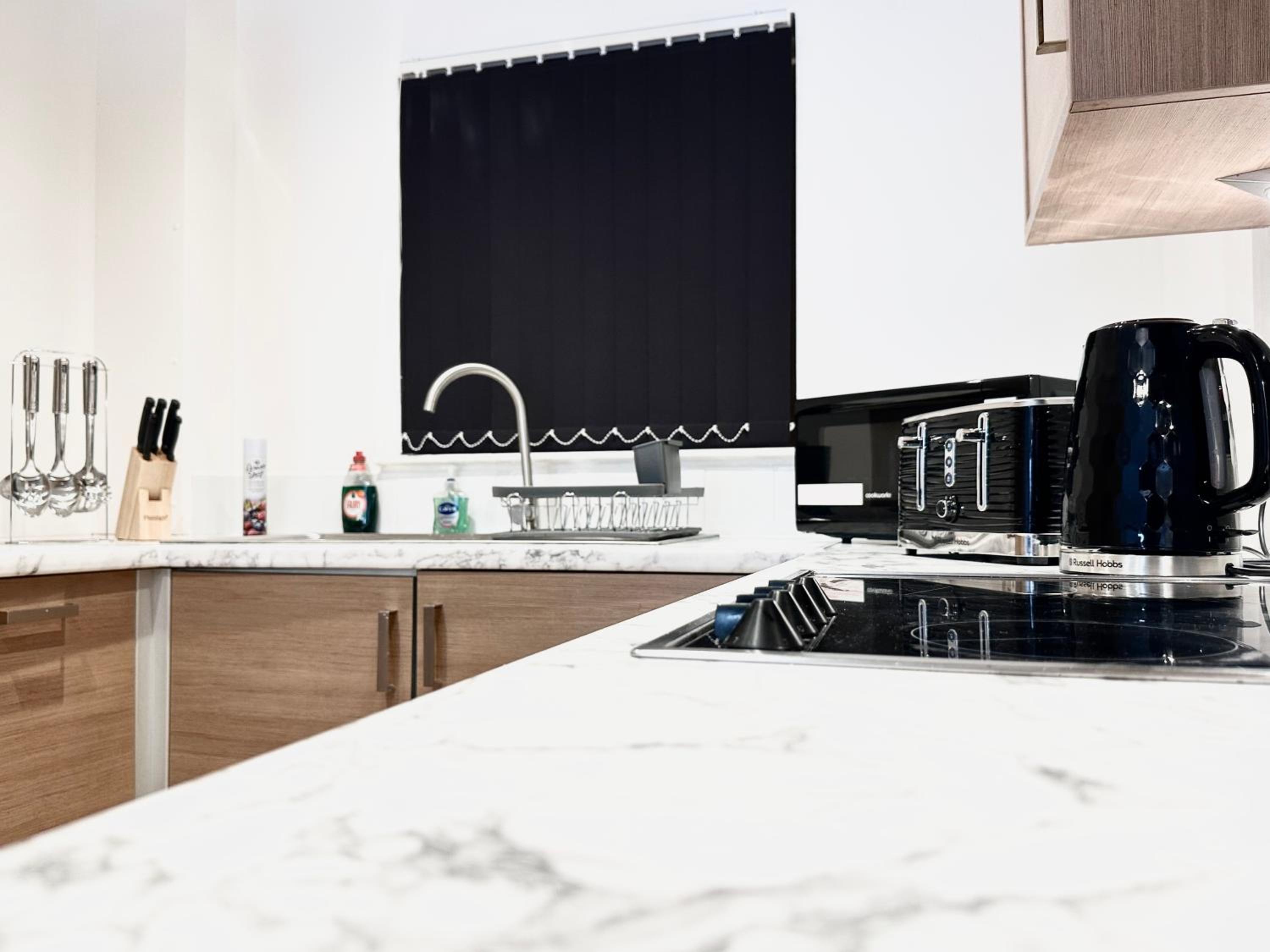 Birmingham Vacations - The Temple House Balcony Suite - Property Image 4