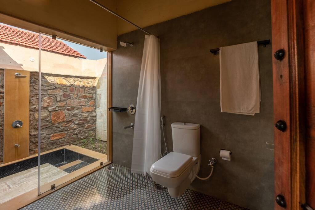 1br Cottage with Pool - Eagle's Nest by Roamhome view 3