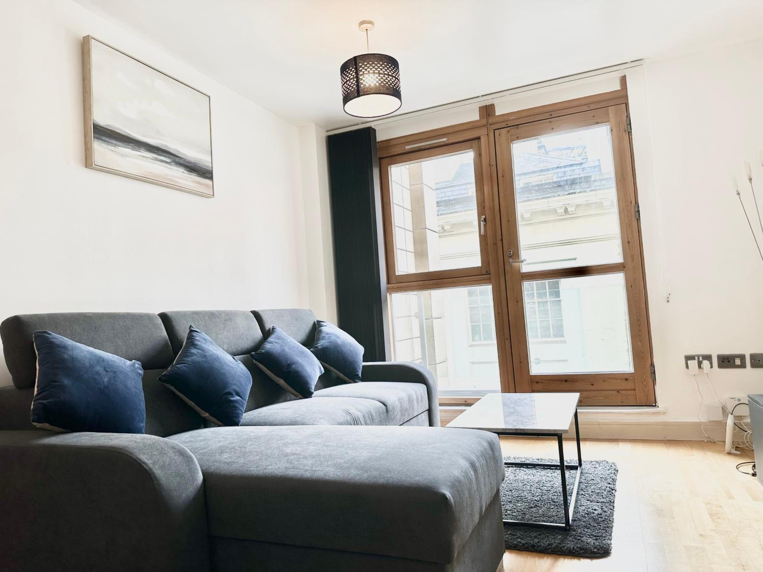 Birmingham Vacations - The Temple House Balcony Suite - Property Image 5