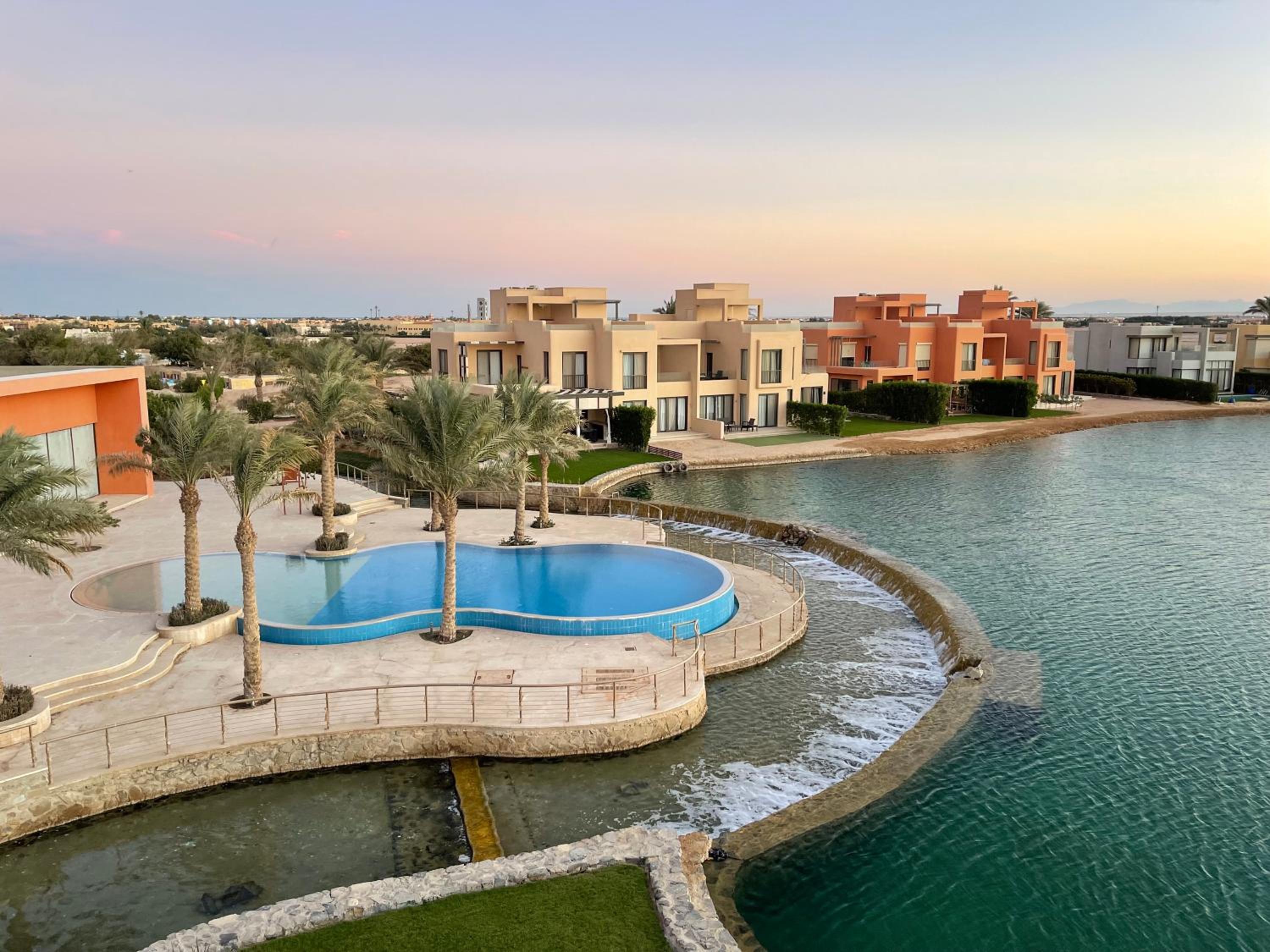 Luxury 3BR Townhouse, Tawila, El Gouna, Lagoon & Pool access view 2