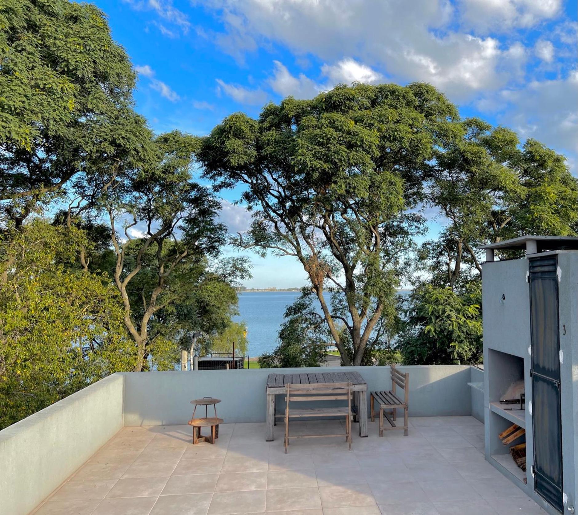 Espectacular departamento sobre la laguna para parejas