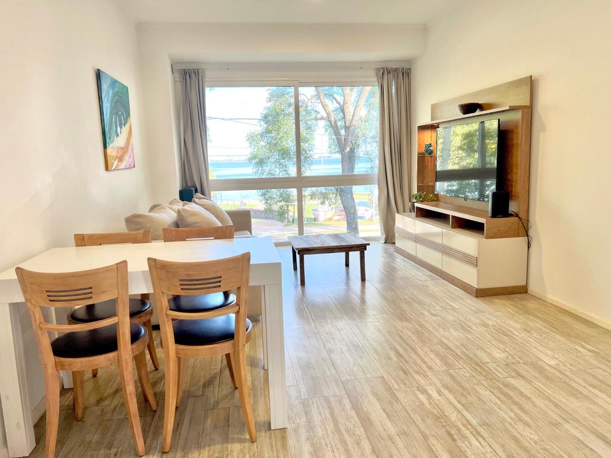 Espectacular departamento sobre la laguna para parejas