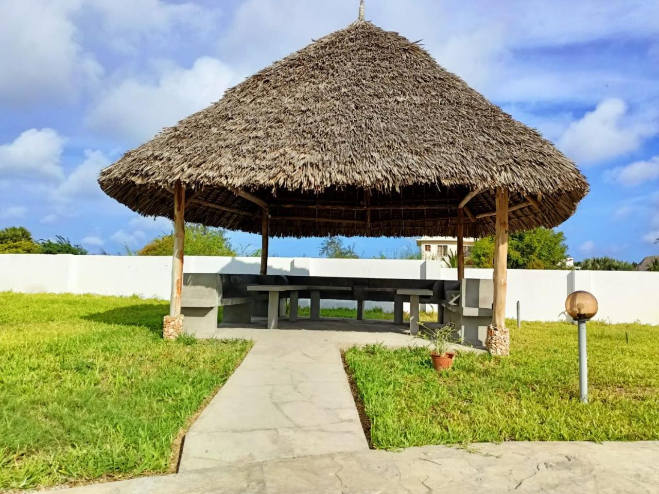 PahaliMzuri Kijani - 1 Bedroom Beach Apartment with Swimming Pool view 5