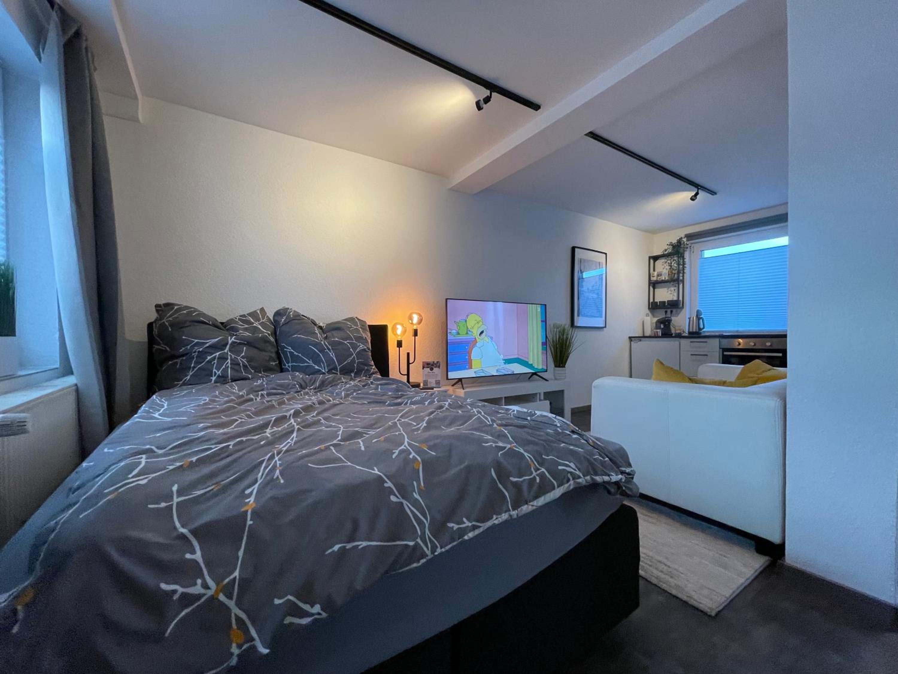 Gleis 12 , kontaktloser 24-7-Check In, barrierefrei ,Smart TV, W-LAN, Parkplatz kostenlos