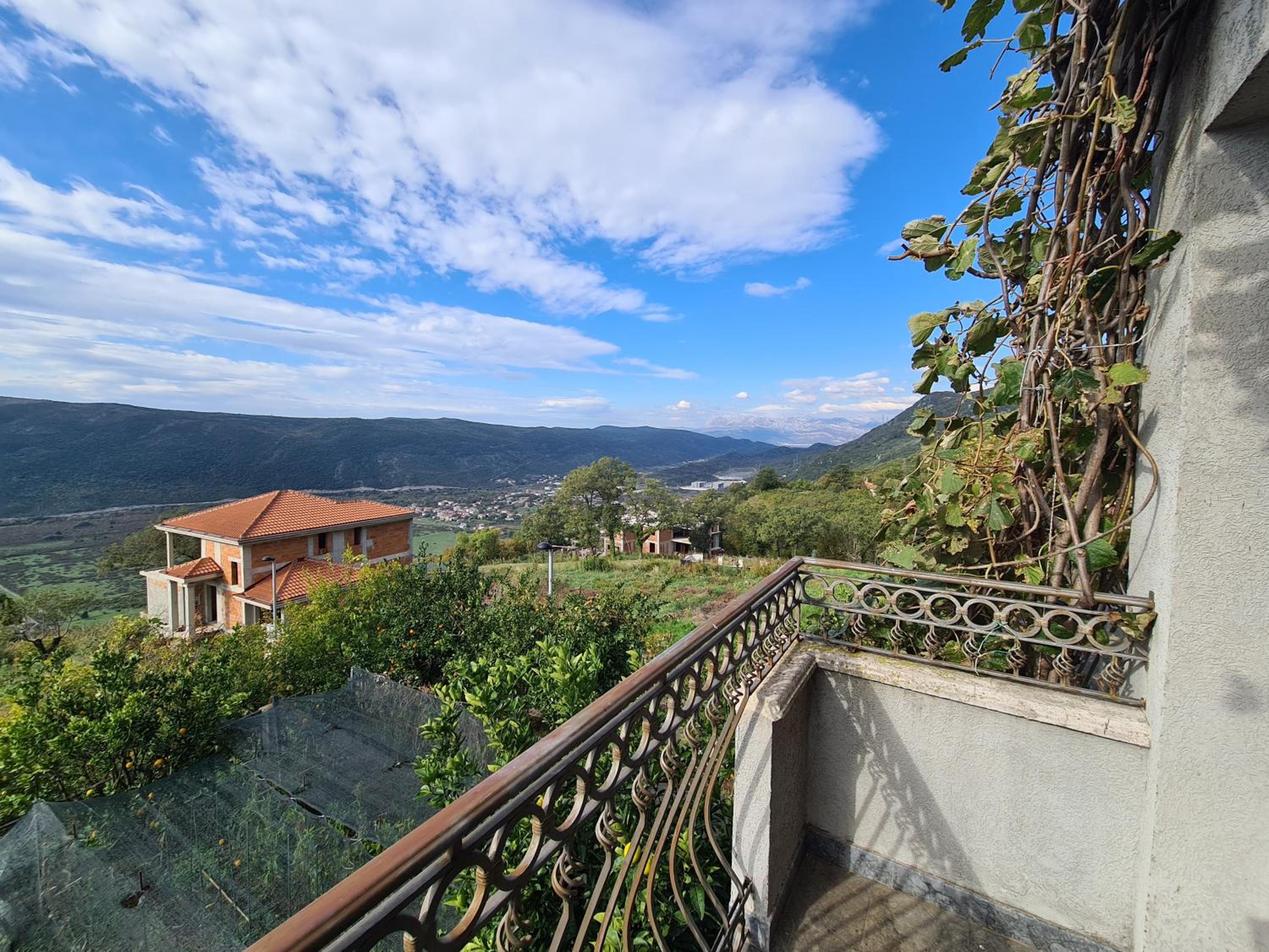 Villa Deloik Hill House