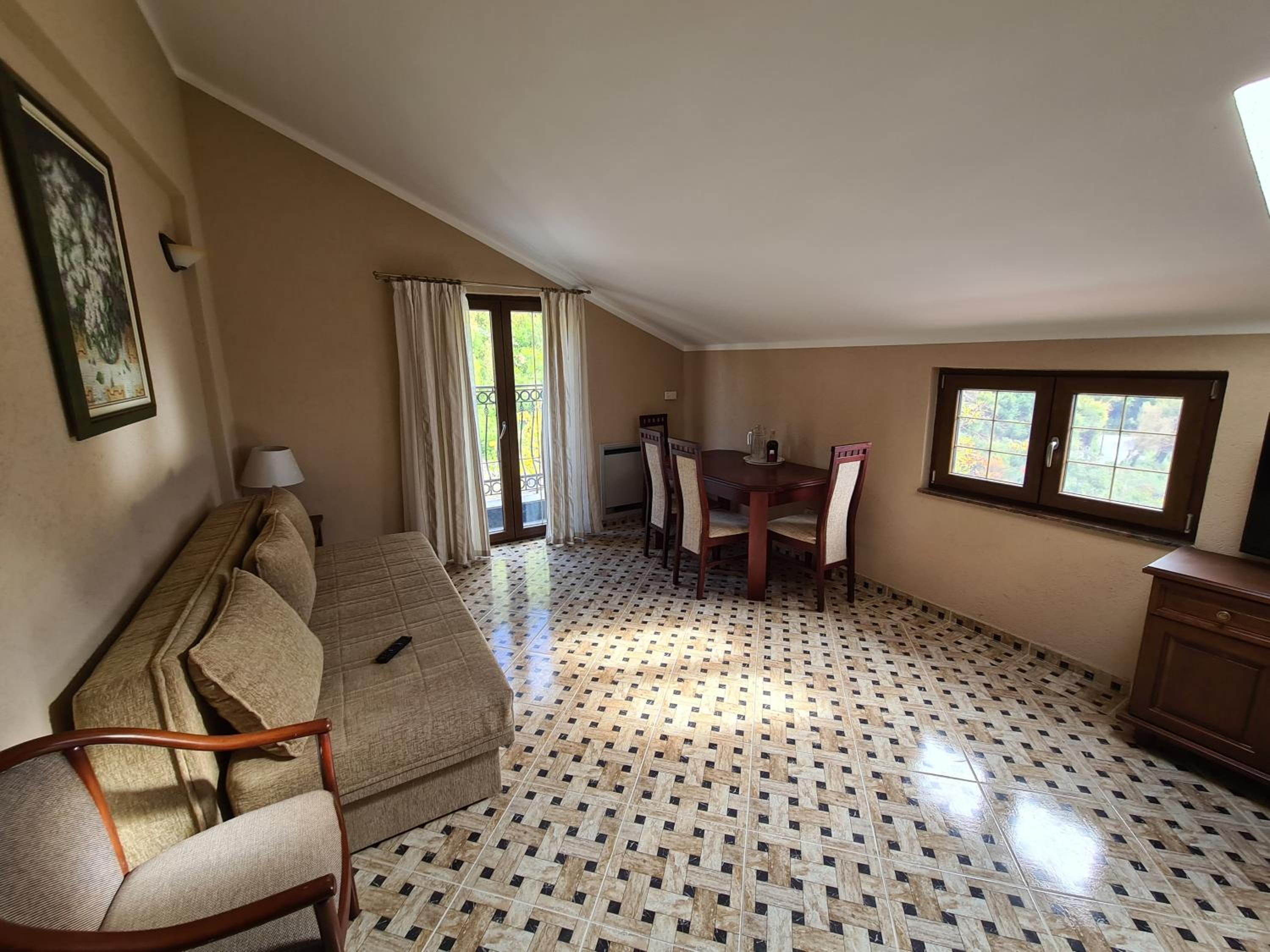 Villa Deloik Hill House