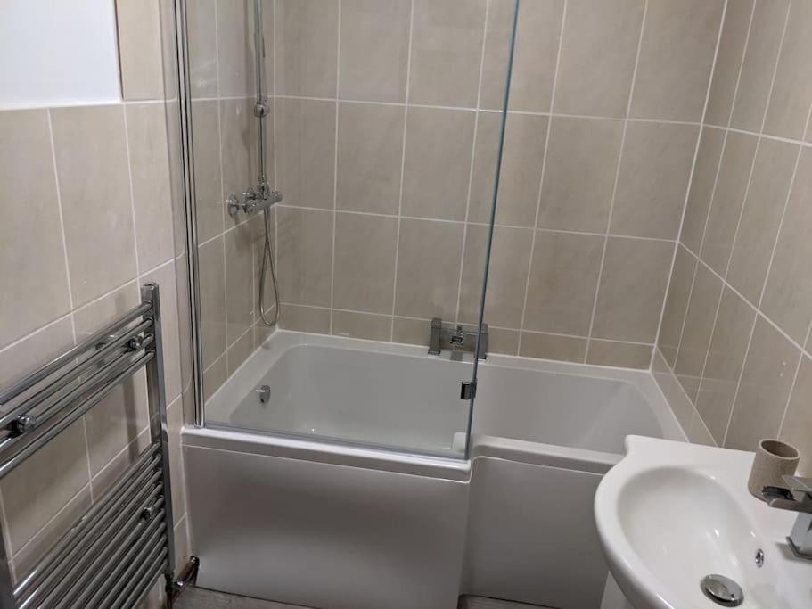 4 Bedroom Home Near York Racecourse view 2