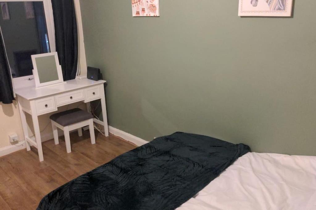 4 Bedroom Home Near York Racecourse view 5