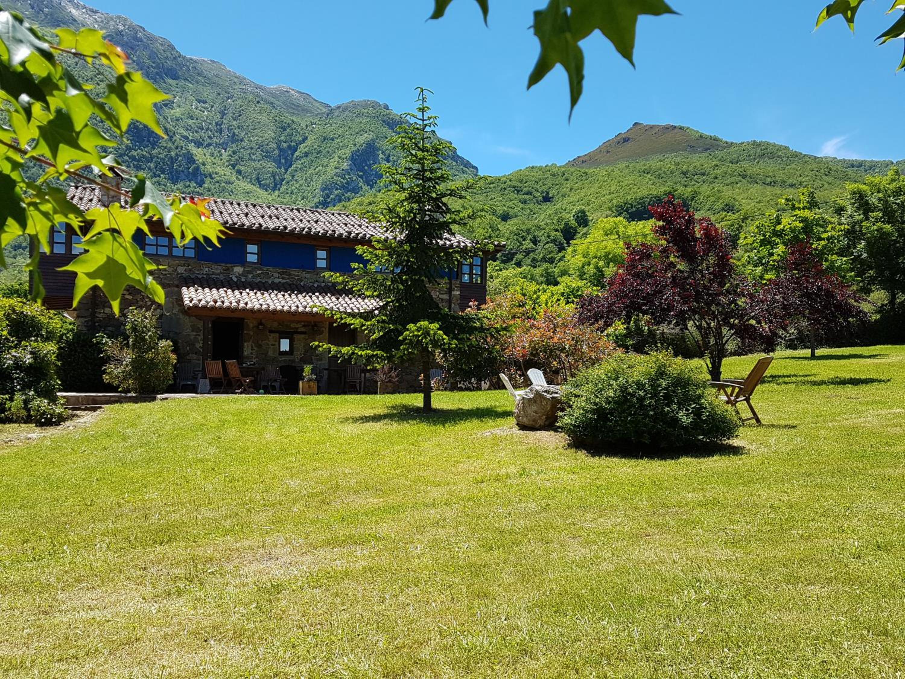 Casas rurales Valle de Bueida, jacuzzi solo en las casas el El Palacio y Viscárcel view 5