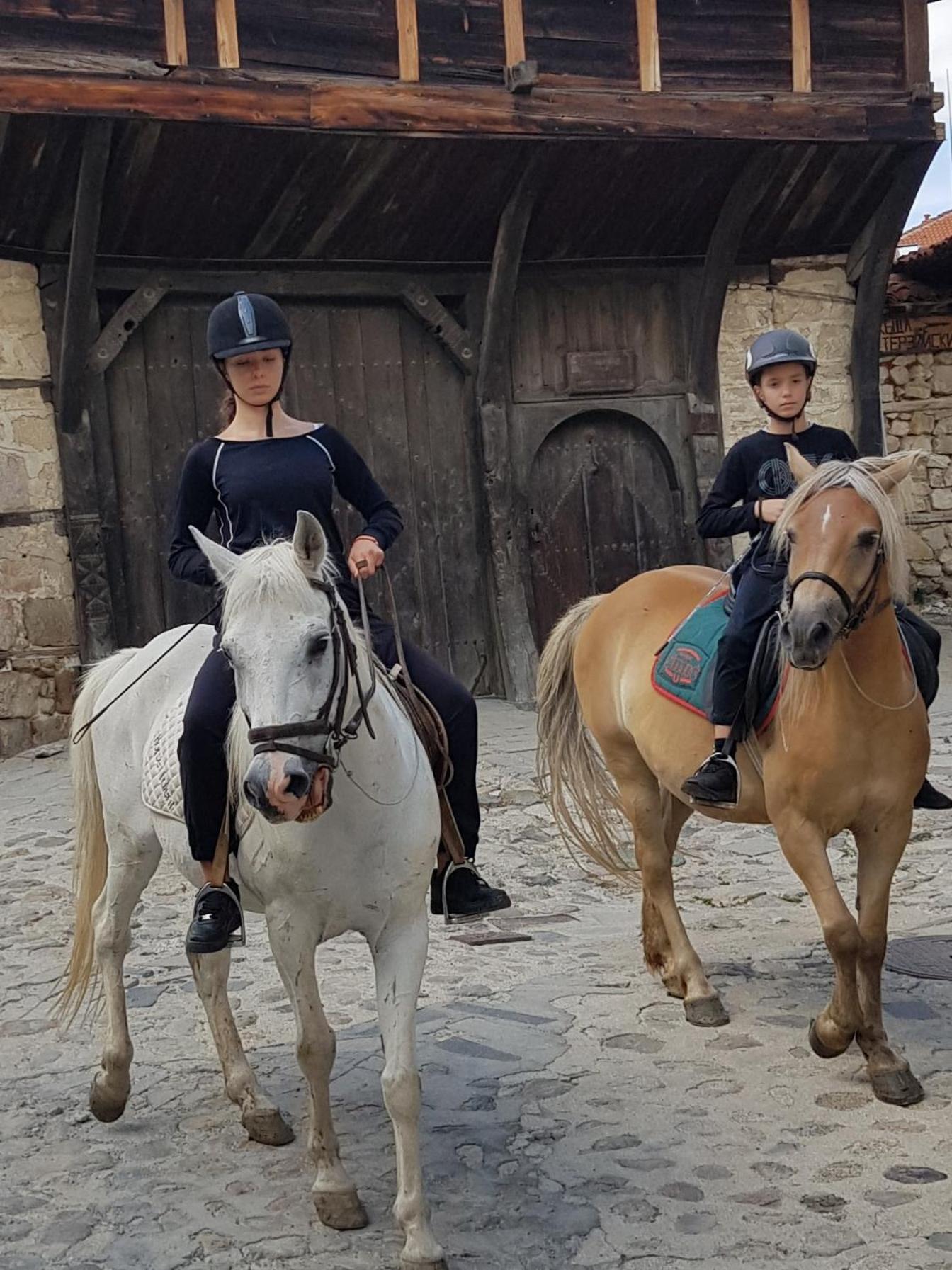 Dona Guest House - Horse Riding