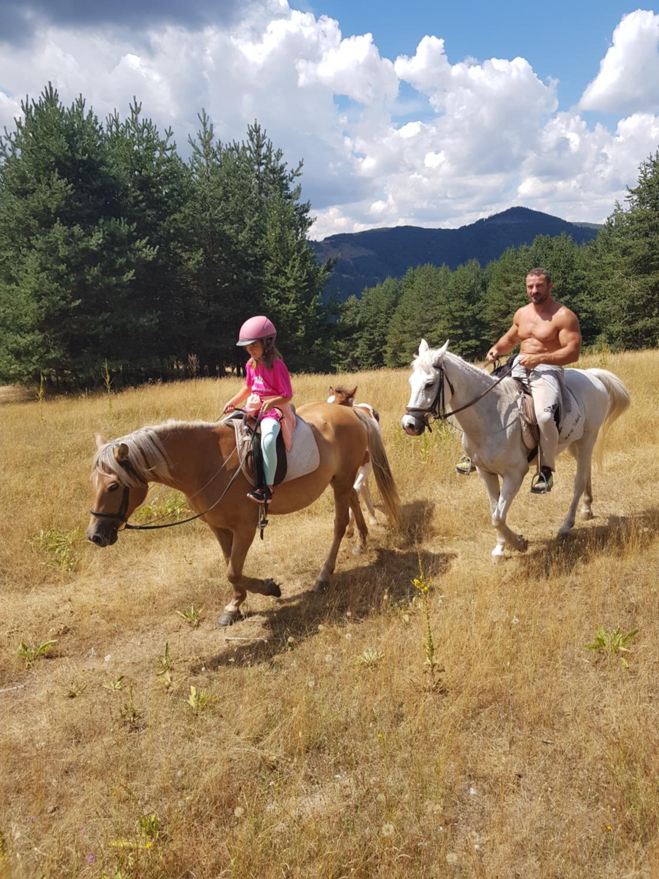 Dona Guest House - Horse Riding