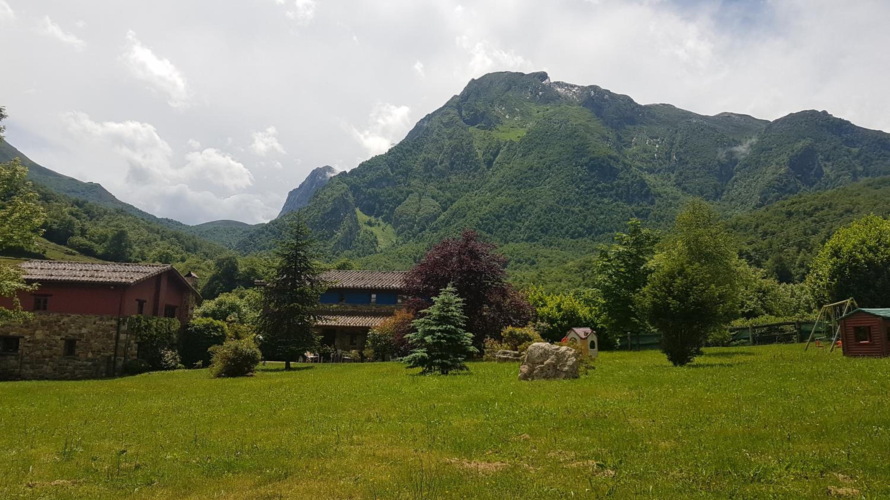 Casas rurales Valle de Bueida, jacuzzi solo en las casas el El Palacio y Viscárcel view 4