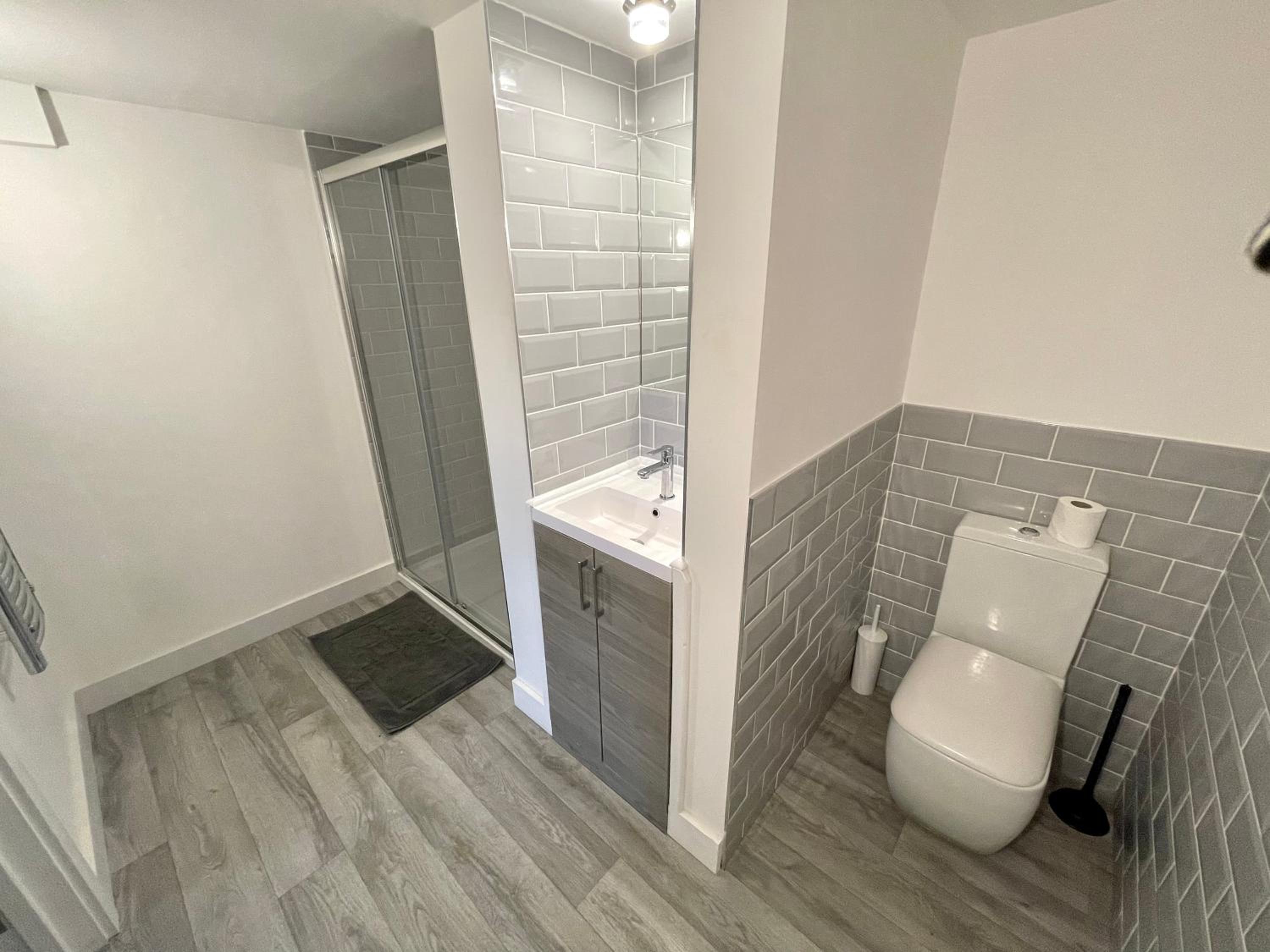 Fantastic convenient 2 Bedroom 2 bathroom Perfect for Stansted Airport, 3 minute walk to Bishops Stortford Train Station! view 5