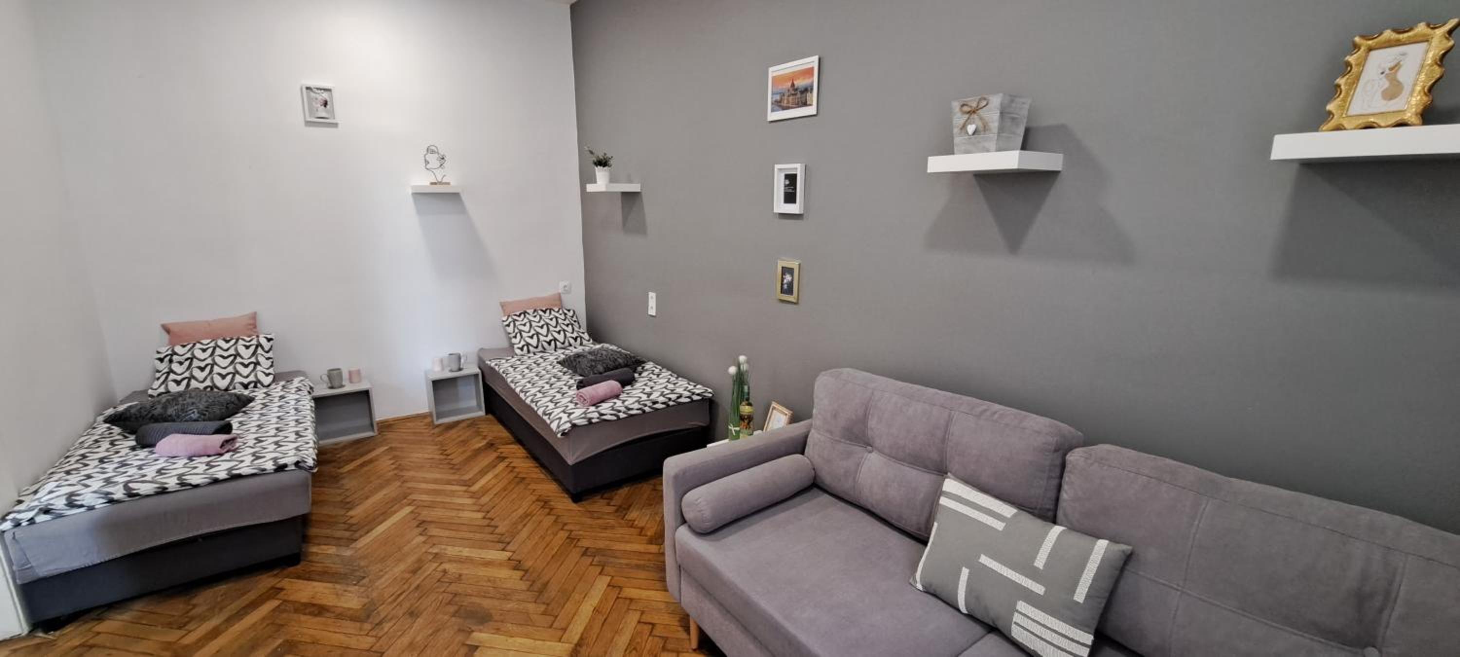 Sweet 16 Apartment in the Party District view 3