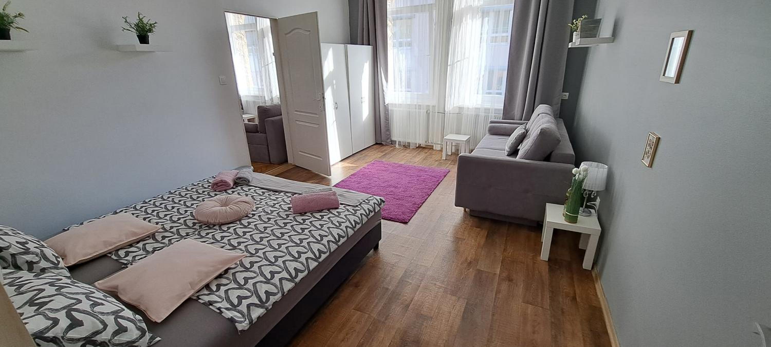 Sweet 16 Apartment in the Party District view 5
