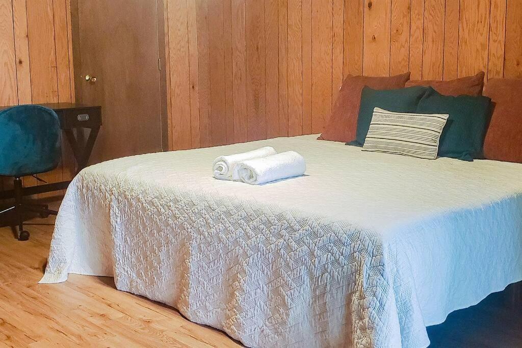 Fall Getaway Resort-3 KING suites, Dog-Friendly view 3