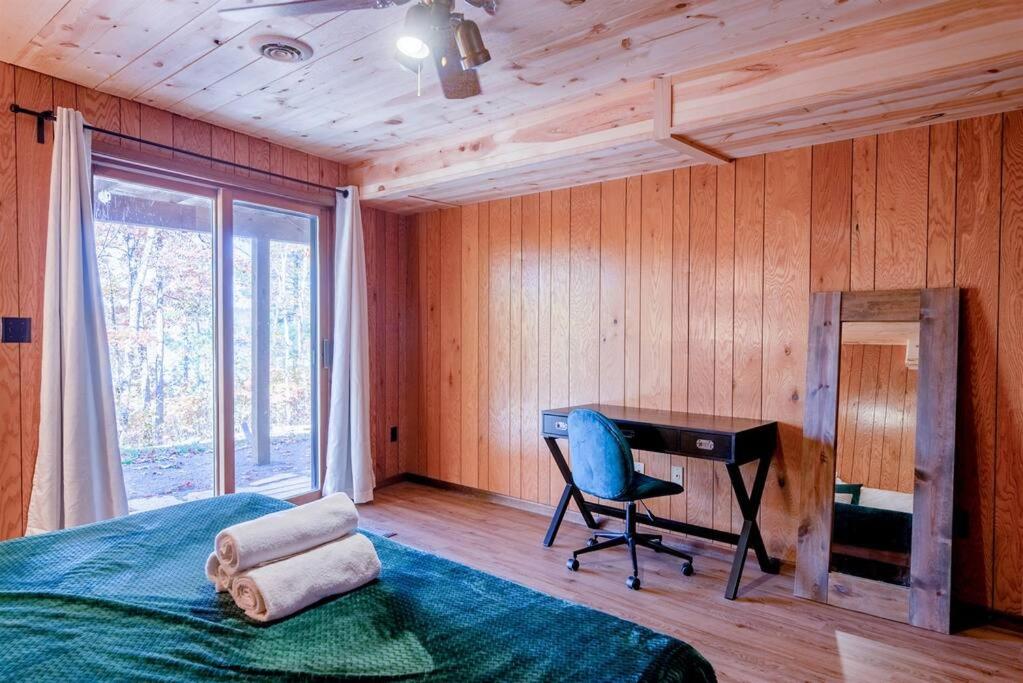 Fall Getaway Resort-3 KING suites, Dog-Friendly view 5