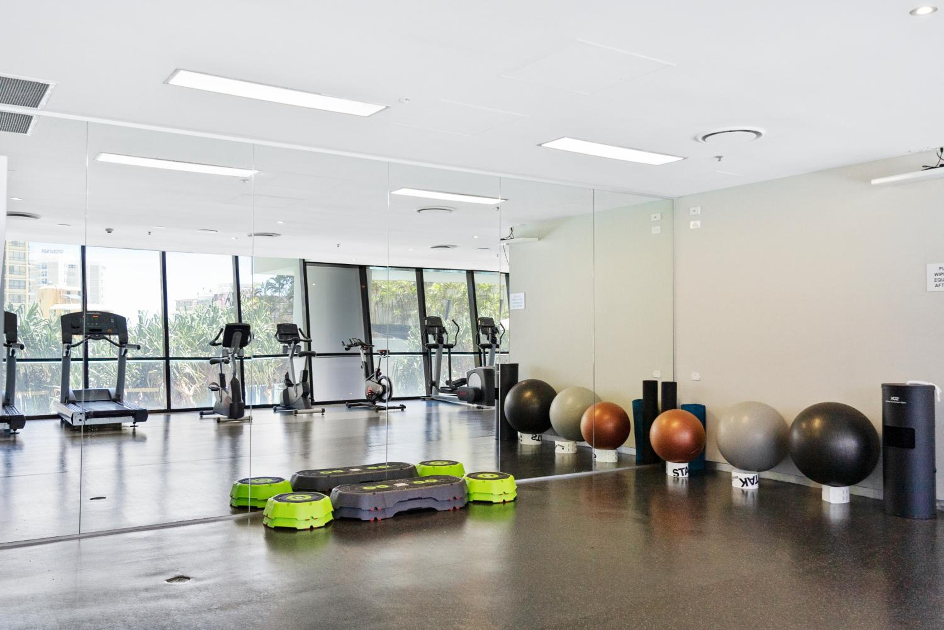 Circle on Cavill Contemporary Luxury and Spacious Three Bedroom Apartment