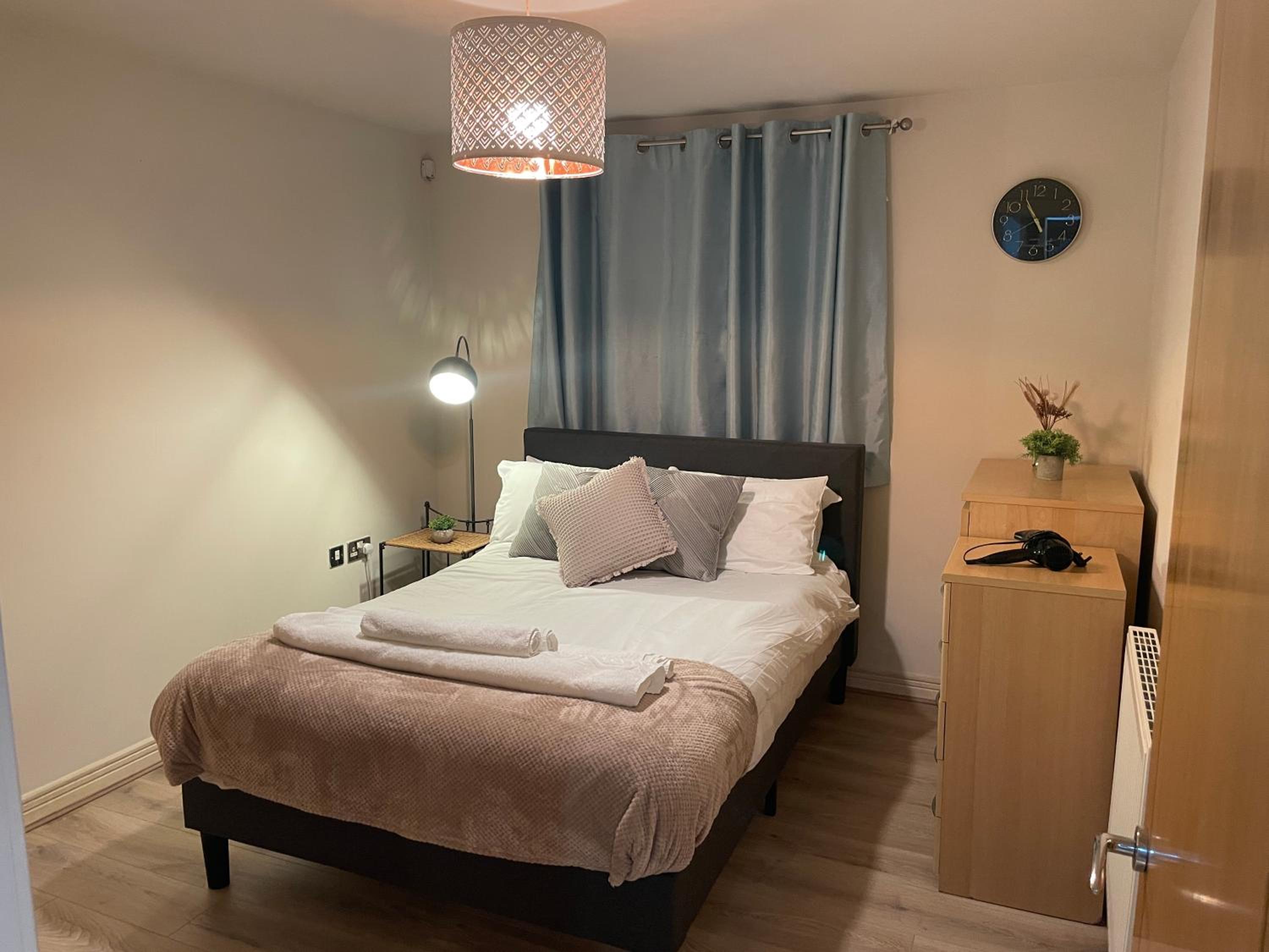 Canary Wharf O2 Arena Flat with Parking & Balcony