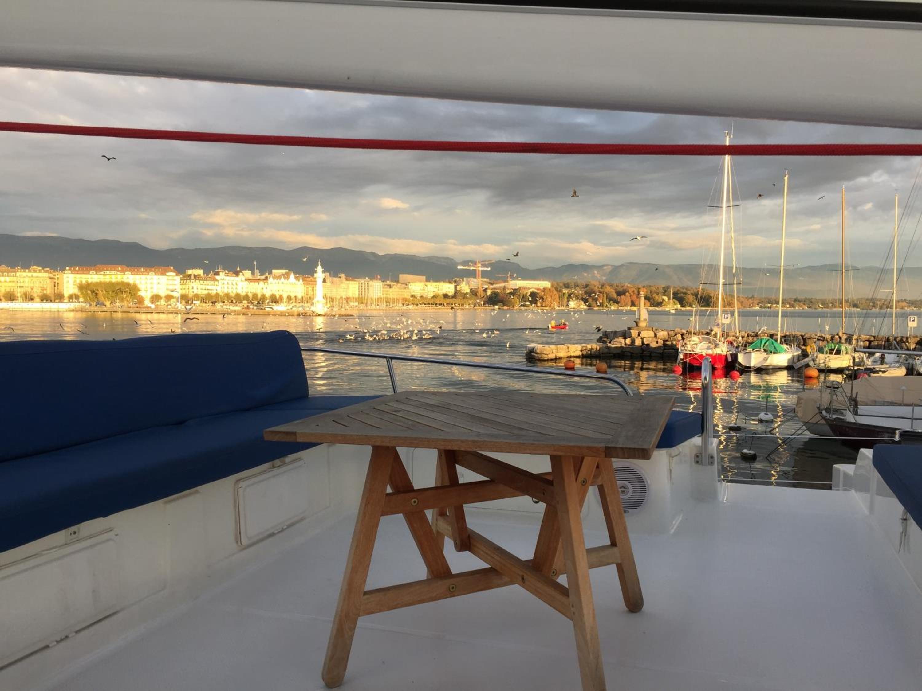 Hotel Floatinn Boat-BnB - Image 1