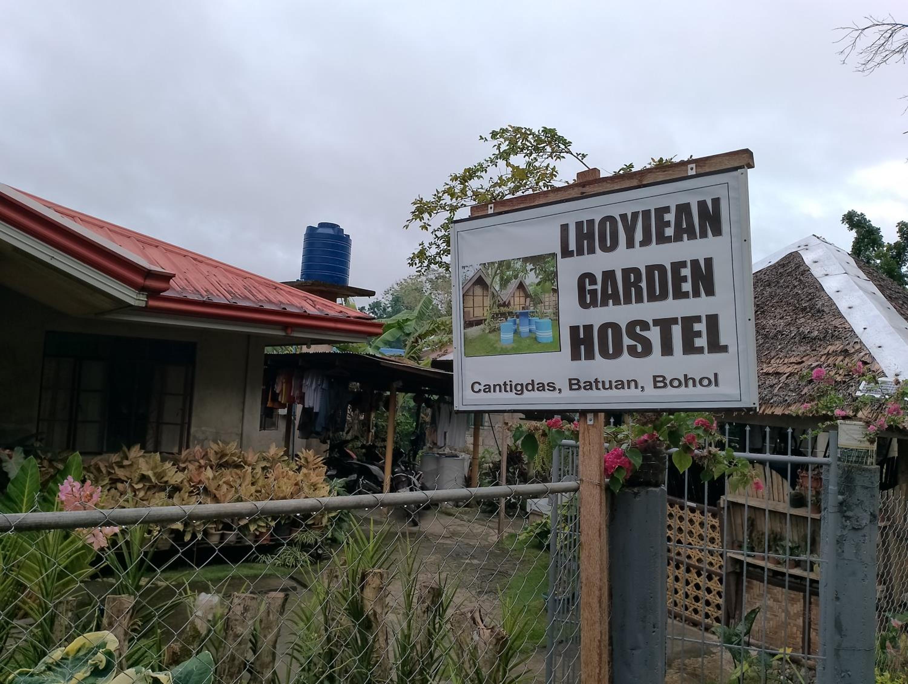 LHOYJEAN Garden Hostel view 2