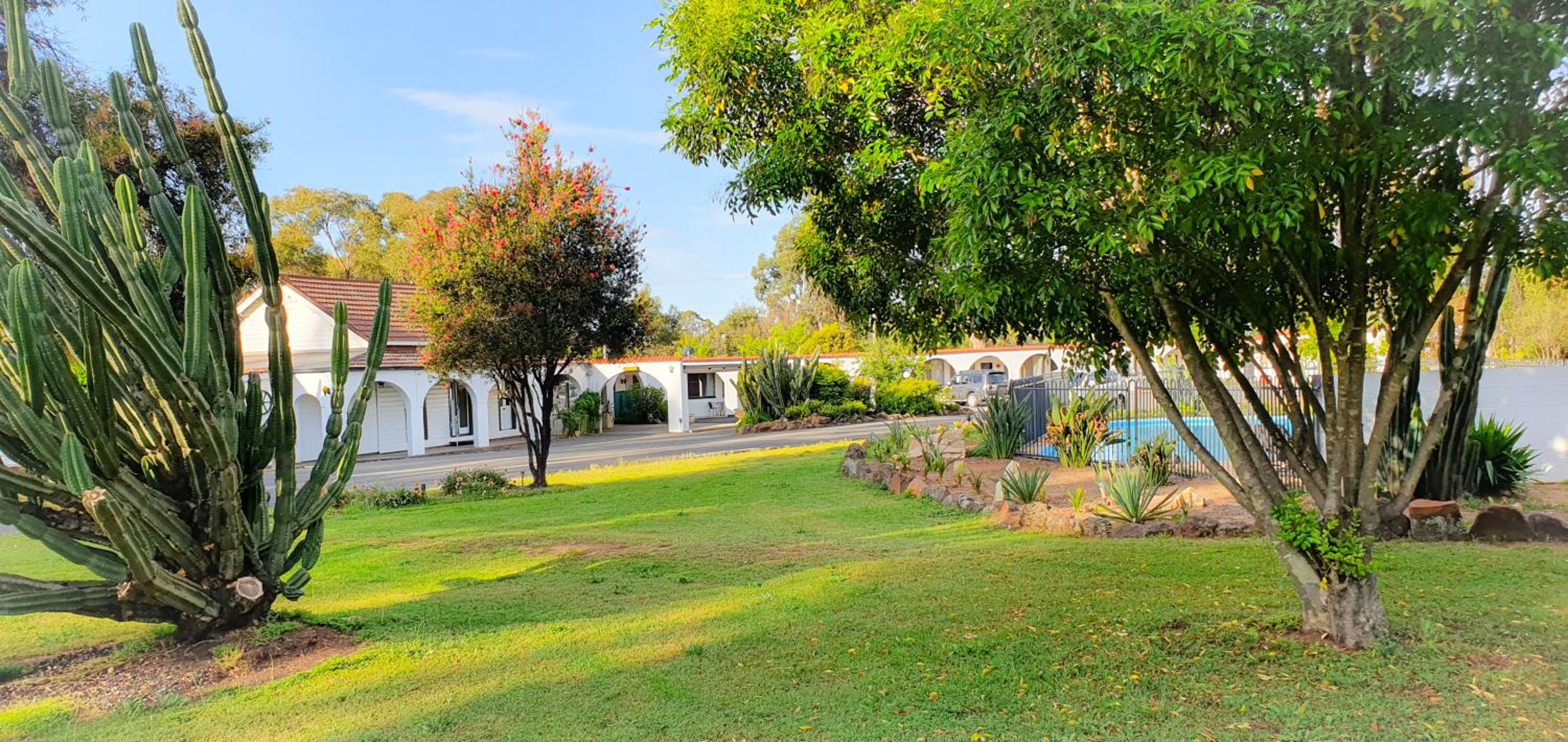 Azalea Motel