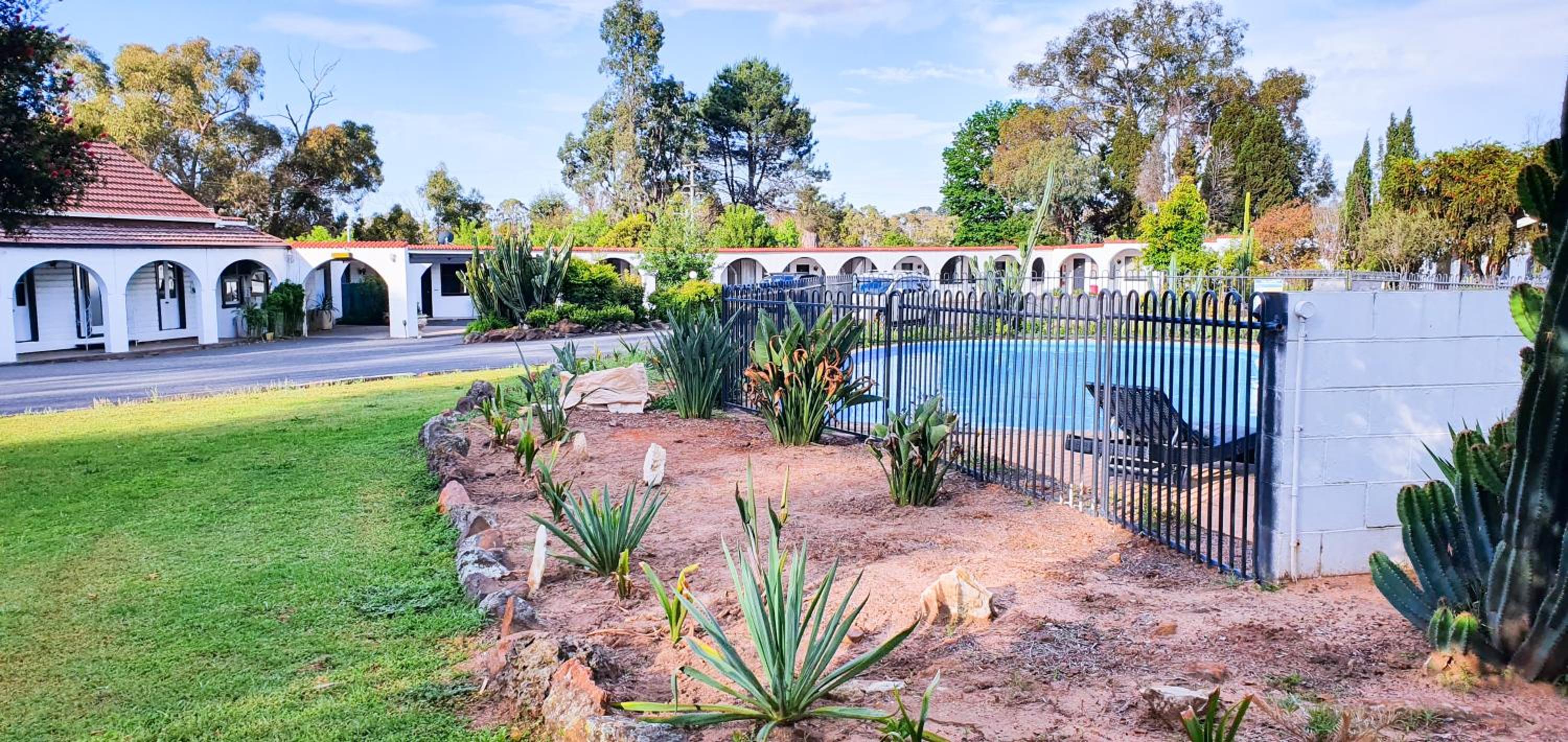 Azalea Motel