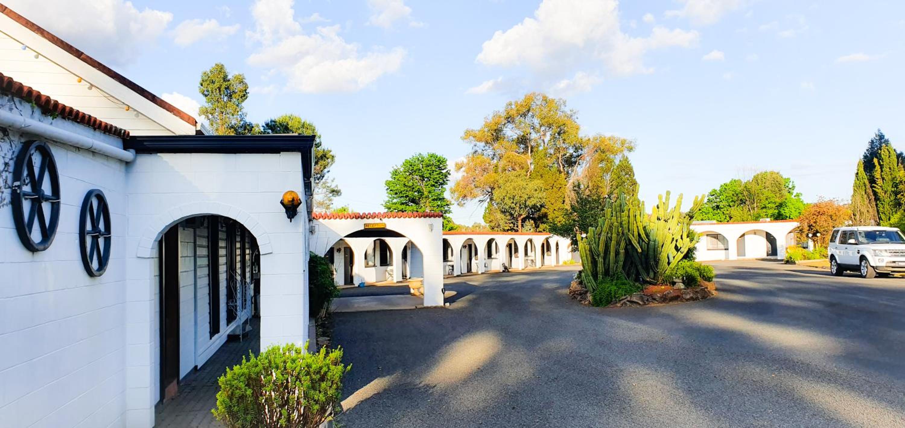 Azalea Motel