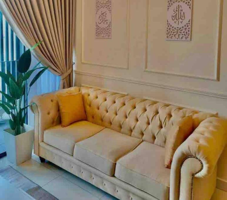 Millerz Suite 3R2B Condo Near MidValley 3 Beds 3 Bedrooms Staycation Best Choice