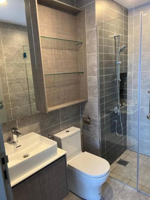 Millerz Suite 3R2B Condo Near MidValley 3 Beds 3 Bedrooms Staycation Best Choice