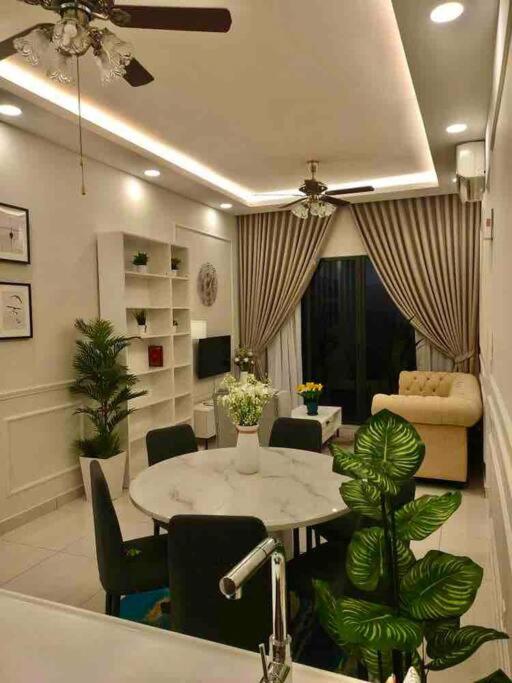 Millerz Suite 3R2B Condo Near MidValley 3 Beds 3 Bedrooms Staycation Best Choice
