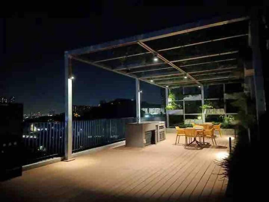 Millerz Suite 3R2B Condo Near MidValley 3 Beds 3 Bedrooms Staycation Best Choice