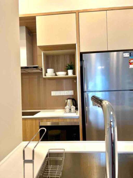 Millerz Suite 3R2B Condo Near MidValley 3 Beds 3 Bedrooms Staycation Best Choice