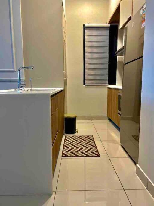 Millerz Suite 3R2B Condo Near MidValley 3 Beds 3 Bedrooms Staycation Best Choice