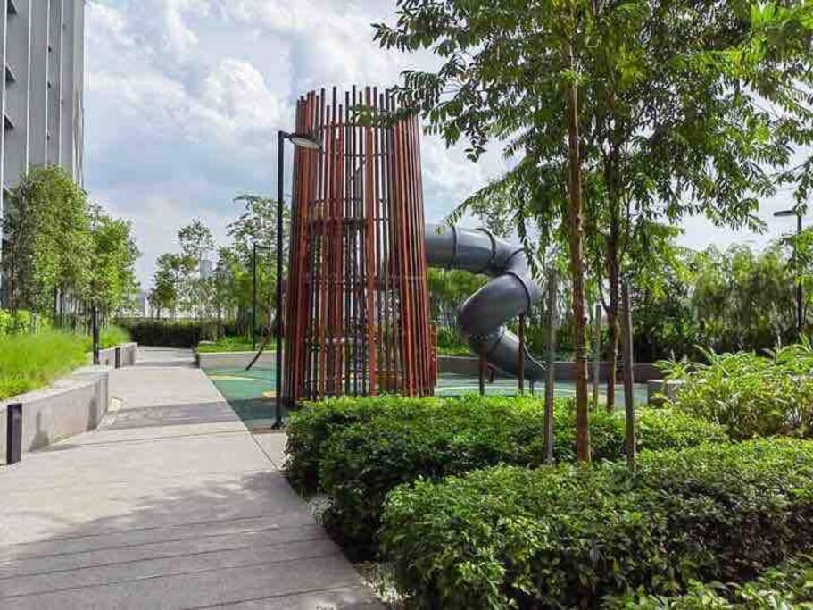 Millerz Suite 3R2B Condo Near MidValley 3 Beds 3 Bedrooms Staycation Best Choice