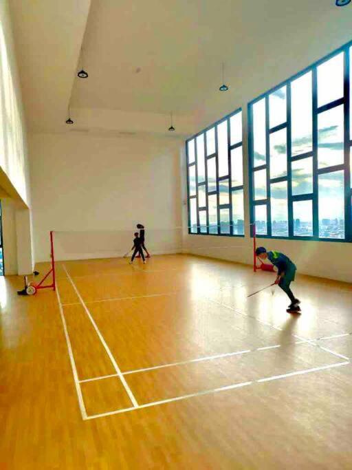 Millerz Suite 3R2B Condo Near MidValley 3 Beds 3 Bedrooms Staycation Best Choice