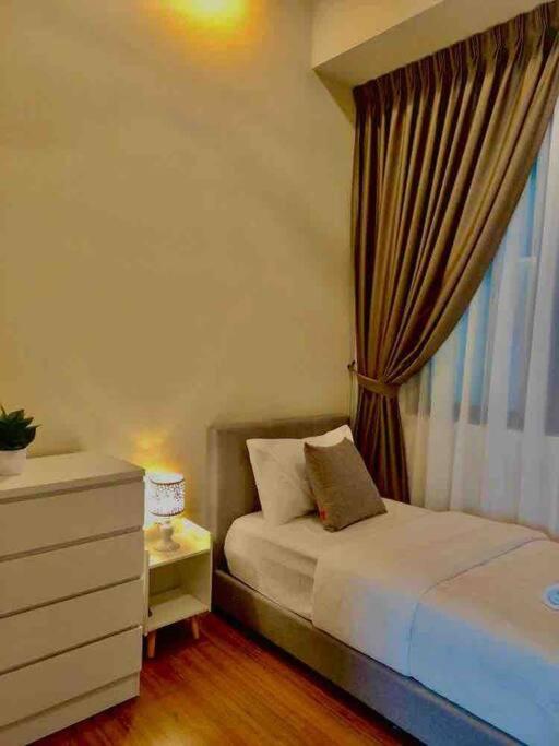 Millerz Suite 3R2B Condo Near MidValley 3 Beds 3 Bedrooms Staycation Best Choice