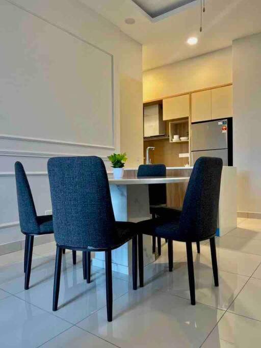 Millerz Suite 3R2B Condo Near MidValley 3 Beds 3 Bedrooms Staycation Best Choice