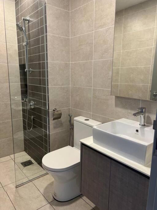 Millerz Suite 3R2B Condo Near MidValley 3 Beds 3 Bedrooms Staycation Best Choice
