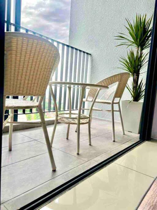 Millerz Suite 3R2B Condo Near MidValley 3 Beds 3 Bedrooms Staycation Best Choice