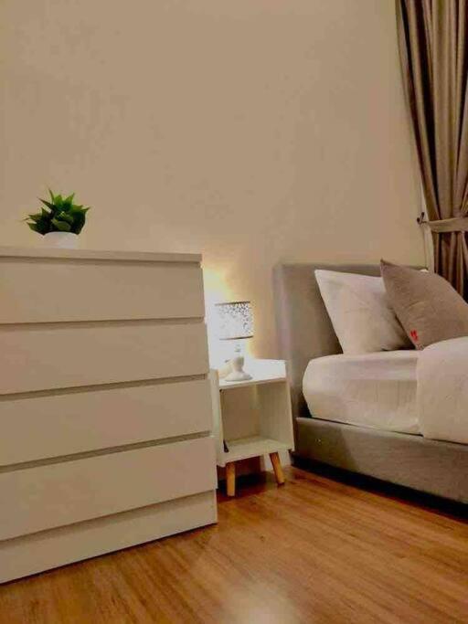 Millerz Suite 3R2B Condo Near MidValley 3 Beds 3 Bedrooms Staycation Best Choice