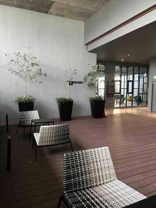 Millerz Suite 3R2B Condo Near MidValley 3 Beds 3 Bedrooms Staycation Best Choice