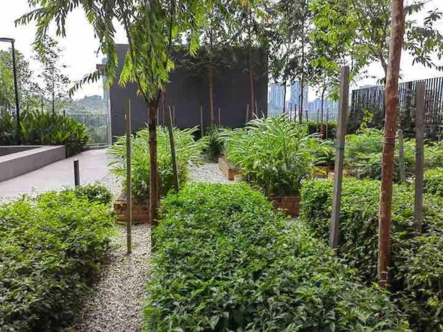 Millerz Suite 3R2B Condo Near MidValley 3 Beds 3 Bedrooms Staycation Best Choice