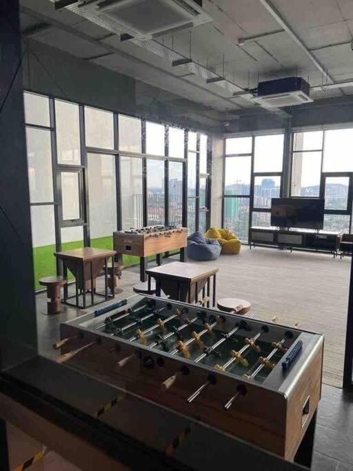 Millerz Suite 3R2B Condo Near MidValley 3 Beds 3 Bedrooms Staycation Best Choice